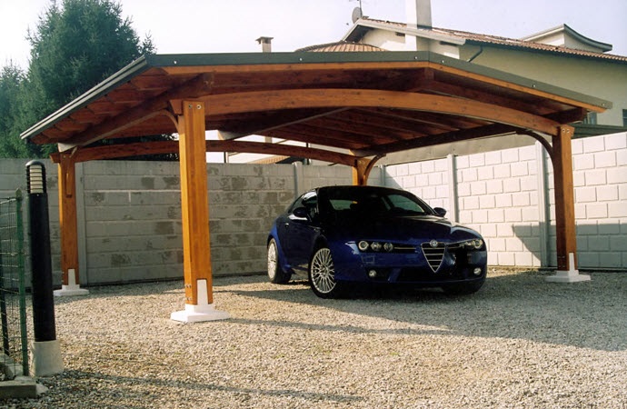 Copertura auto in legno funzionale